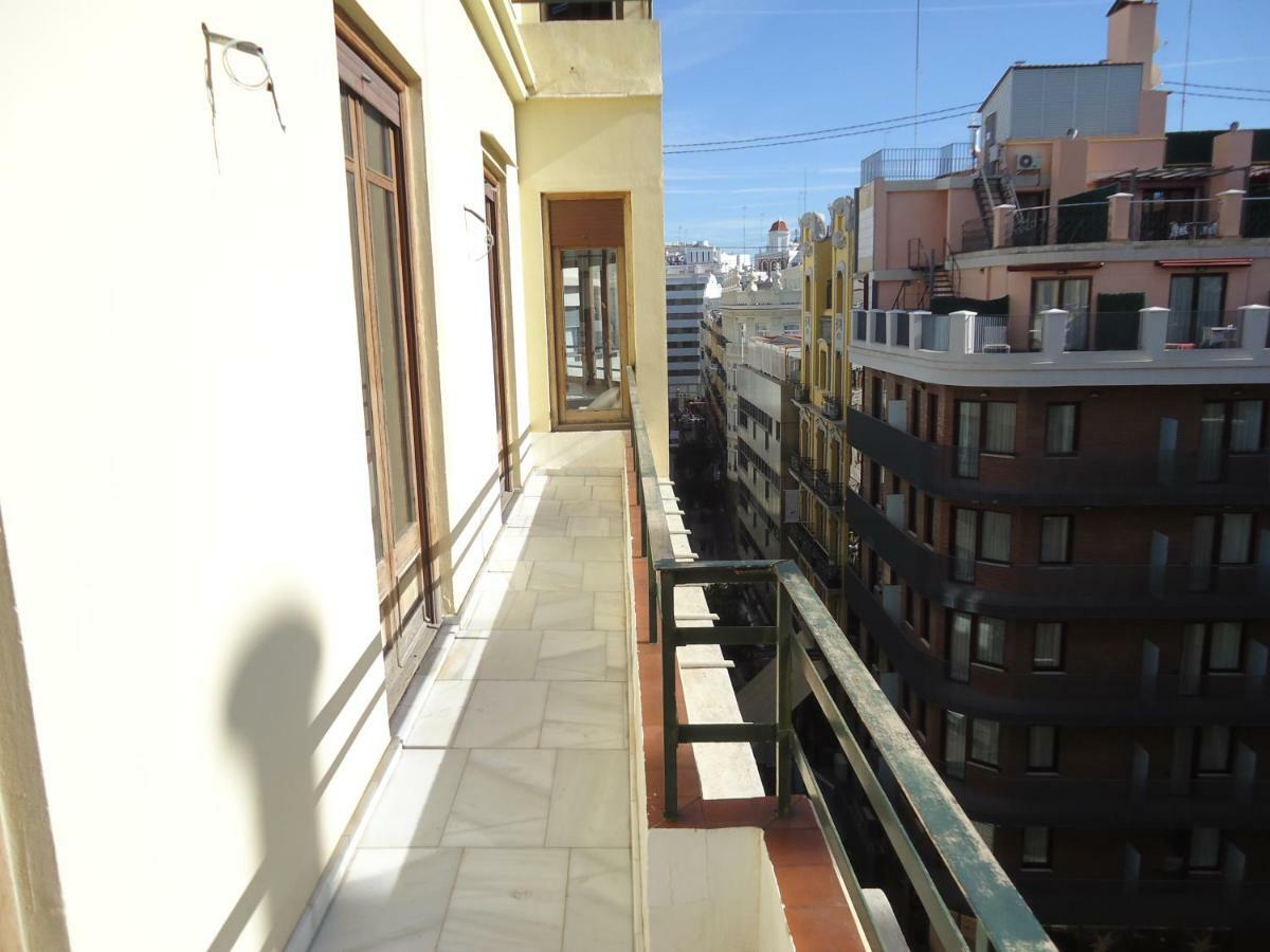 Entre La Estacion Y El Ayuntamiento Apartment Valencia Exterior photo